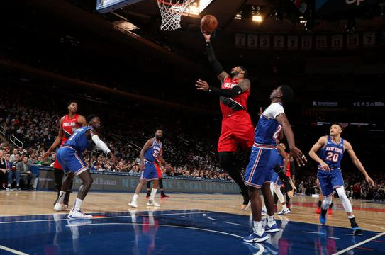 尼克斯117-93大胜开拓者取3连胜 安东尼回纽约26+7利拉德15铁 尼克斯117-93大胜开拓者取3连胜 安东尼回纽约26+7利拉德15铁