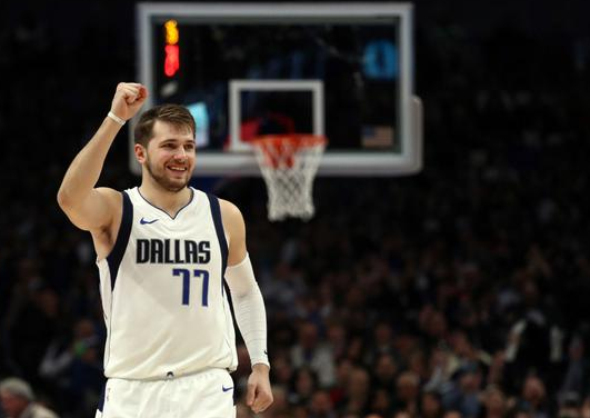 独行侠主场123-111击败篮网结束2连败 东契奇31+13+7库里25分 独行侠主场123-111击败篮网结束2连败 东契奇31+13+7库里25分