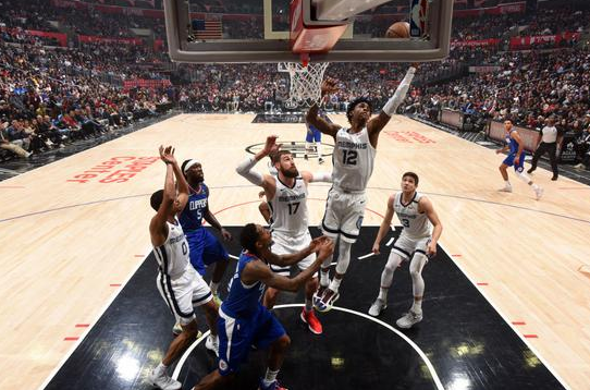 灰熊客场以140-114大胜快船 伦纳德24分莫兰特22+9 灰熊客场以140-114大胜快船 伦纳德24分莫兰特22+9