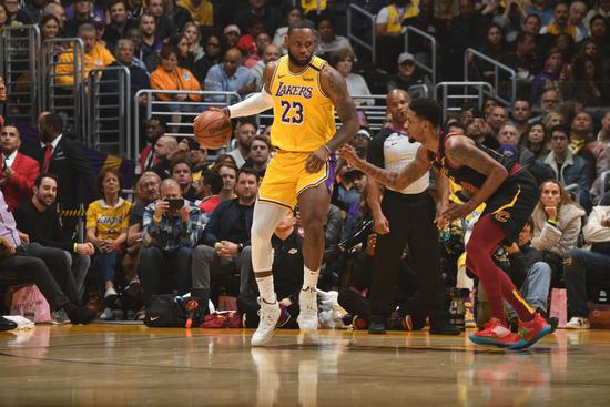 詹姆斯31分8助 霍华德21分15板 乐福21分11板 湖人128-99大胜骑士 詹姆斯31分8助 霍华德21分15板 乐福21分11板 湖人128-99大胜骑士