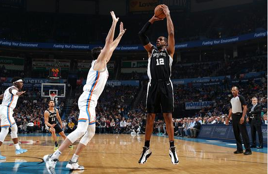 马刺客场以114-106险胜雷霆止5连败 阿德25+14穆雷25+9保罗31+7 马刺客场以114-106险胜雷霆止5连败 阿德25+14穆雷25+9保罗31+7