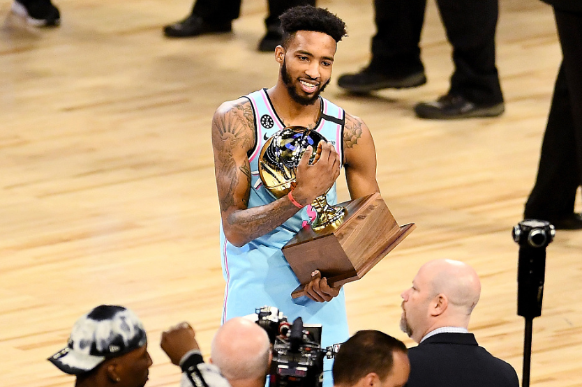 琼斯加冕扣篮王!双加时鏖战胜戈登 决赛4扣皆超神 琼斯加冕扣篮王!双加时鏖战胜戈登 决赛4扣皆超神