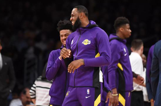 ESPN预测湖人夺冠几率为19%排名第二 远低于雄鹿 ESPN预测湖人夺冠几率为19%排名第二 远低于雄鹿