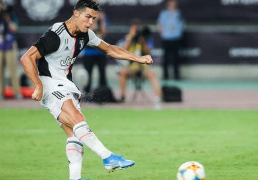 意甲-尤文4-1大胜都灵稳居榜首 C罗传射斑马生涯任意球首得分 意甲-尤文4-1大胜都灵稳居榜首 C罗传射斑马生涯任意球首得分