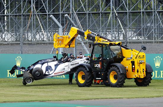 F1英国站:汉密尔顿爆胎仍夺冠 博塔斯爆胎列第11 F1英国站:汉密尔顿爆胎仍夺冠 博塔斯爆胎列第11