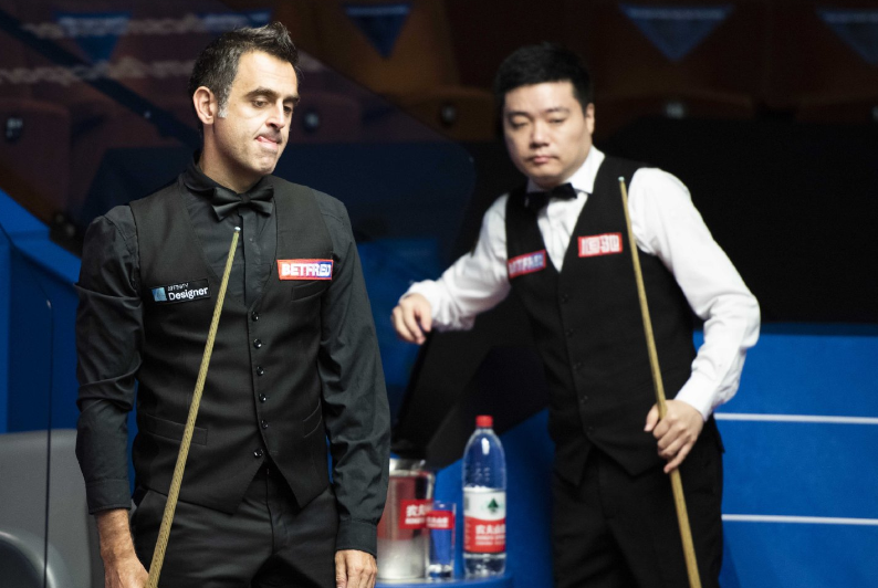 丁俊晖连赢三局火箭单杆破百 丁奥会首阶段4-4