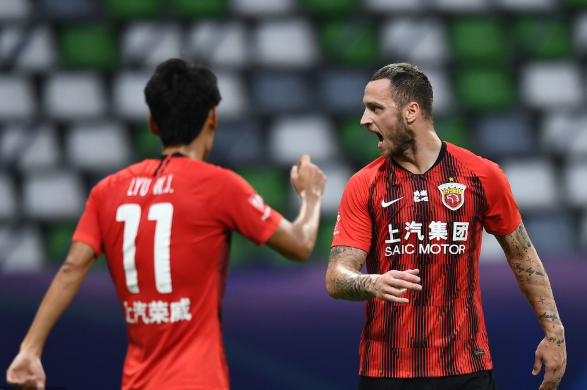 中超-上港3-0完胜重庆 双外援建功王燊超收失误大礼 中超-上港3-0完胜重庆 双外援建功王燊超收失误大礼