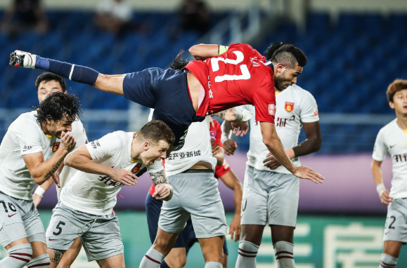 中超-重庆当代3-1逆转华夏幸福 三外援建功卡尔德克连续3场破门 中超-重庆当代3-1逆转华夏幸福 三外援建功卡尔德克连续3场破门