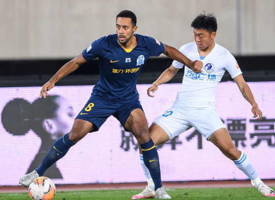 中超-富力1-0小胜大连 丹尼尔森伤退叶楚贵读秒绝杀 中超-富力1-0小胜大连 丹尼尔森伤退叶楚贵读秒绝杀