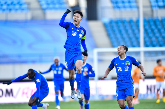 中超-建业1-1卓尔总分2-1提前保级成功 王上源圆月弯刀 中超-建业1-1卓尔总分2-1提前保级成功 王上源圆月弯刀