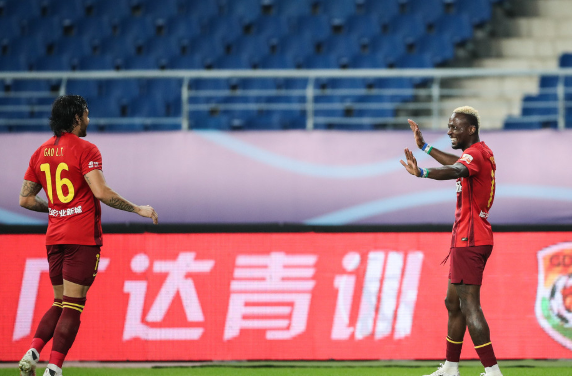 中超-华夏幸福2-2战平山东鲁能 格德斯点球双响费莱尼绝杀球被吹 中超-华夏幸福2-2战平山东鲁能 格德斯点球双响费莱尼绝杀球被吹