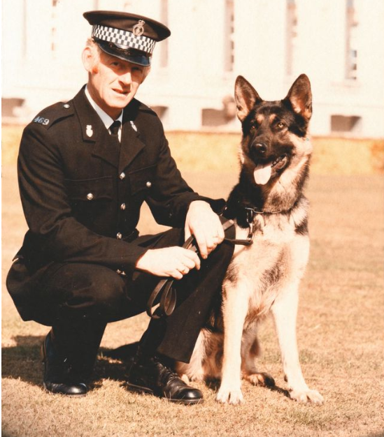 足球史上最神奇的保级大逃亡 从一只狼狗咬住他的大腿开始...