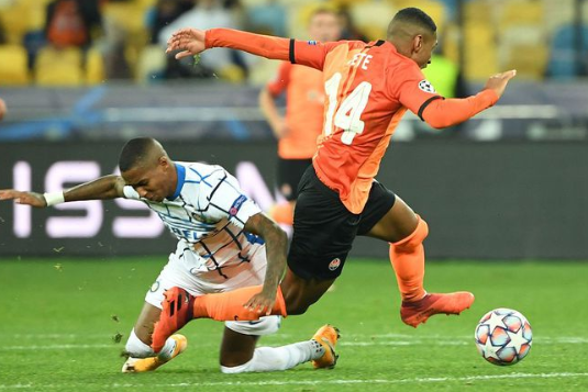 欧冠-国米0-0闷平顿涅茨克矿工 卢卡库巴雷拉2射横梁 欧冠-国米0-0闷平顿涅茨克矿工 卢卡库巴雷拉2射横梁