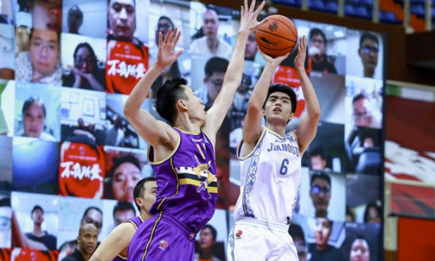 杨20分 李根19分 黄荣奇22分 北控94-76大胜江苏止连败 杨20分 李根19分 黄荣奇22分 北控94-76大胜江苏止连败