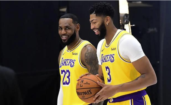 曝浓眉要等湖人签满球员才续约 此前推动签约大莫 曝浓眉要等湖人签满球员才续约 此前推动签约大莫