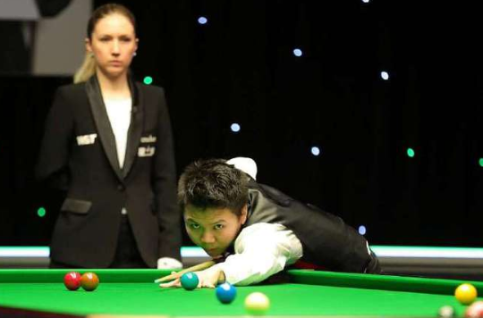 英锦赛周跃龙6-4首次跻身四强 半决赛挑战罗伯逊