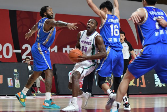 CBA-山东加时100-96战胜江苏 高诗岩三双威尔斯空砍39+12 CBA-山东加时100-96战胜江苏 高诗岩三双威尔斯空砍39+12