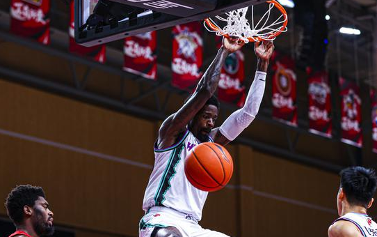 山东111-93战胜青岛 高诗岩三双哈德森33+8亚当斯23分 山东111-93战胜青岛 高诗岩三双哈德森33+8亚当斯23分