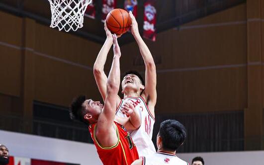 青岛115-88大胜吉林 亚当斯36分准三双!林韦翰4记三分 青岛115-88大胜吉林 亚当斯36分准三双!林韦翰4记三分