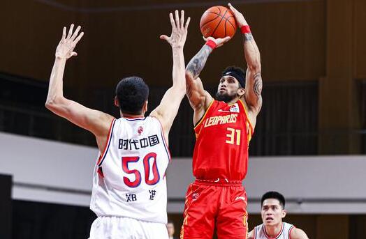 CBA-深圳98-96险胜广州 布克31+5+7+盖摩尔绝平球 CBA-深圳98-96险胜广州 布克31+5+7+盖摩尔绝平球