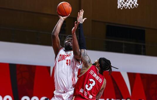 CBA-山西105-102送青岛3连败 莫兰德28+16约翰逊28+23 CBA-山西105-102送青岛3连败 莫兰德28+16约翰逊28+23