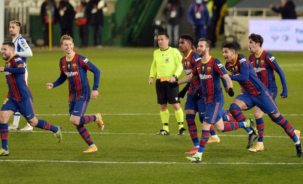 西超杯-巴萨点球大战4-3击败皇家社会进决赛 梅西伤停特狮2扑点! 西超杯-巴萨点球大战4-3击败皇家社会进决赛 梅西伤停特狮2扑点!