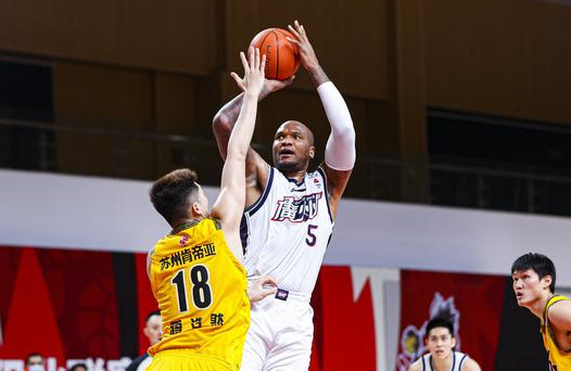 斯佩茨26+10 陈盈骏11+14 威尔斯32分 广州119-94送江苏六连败 斯佩茨26+10 陈盈骏11+14 威尔斯32分 广州119-94送江苏六连败