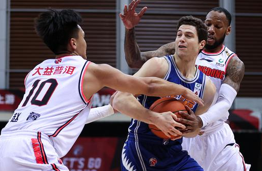 CBA-广东146-120大胜上海取8连胜 马尚44+8弗神空砍34+10+10 CBA-广东146-120大胜上海取8连胜 马尚44+8弗神空砍34+10+10