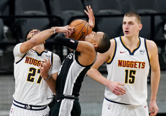 德罗赞30+10约基奇35+10 马刺119-109击败掘金夺2连胜 德罗赞30+10约基奇35+10 马刺119-109击败掘金夺2连胜