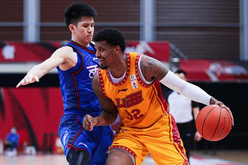 山西108-100擒天津结束7连败 莱多中关键三分闫鹏飞21+4 山西108-100擒天津结束7连败 莱多中关键三分闫鹏飞21+4