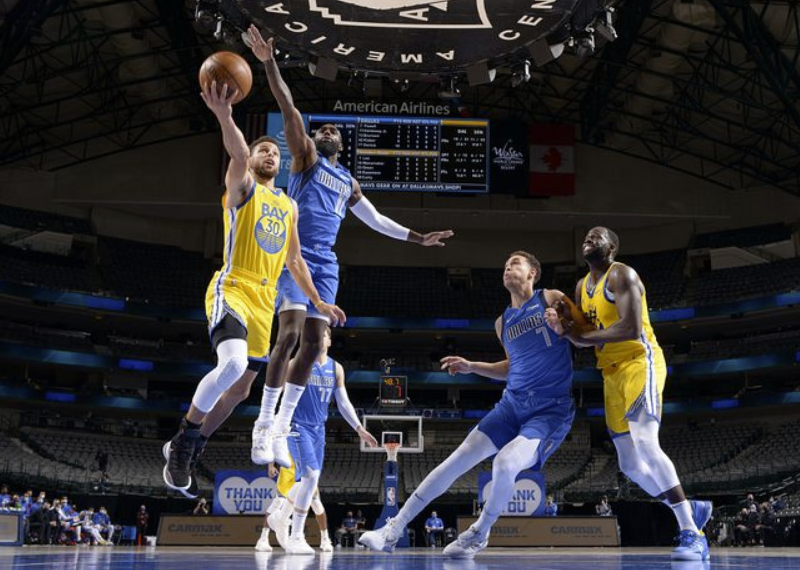 乌布雷40+8勇士147-116大胜独行侠 库里28+6东契奇27+6+6 乌布雷40+8勇士147-116大胜独行侠 库里28+6东契奇27+6+6