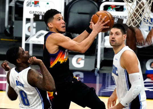 布克砍27分保罗12+9 太阳109-90轻松击败魔术豪取六连胜 布克砍27分保罗12+9 太阳109-90轻松击败魔术豪取六连胜