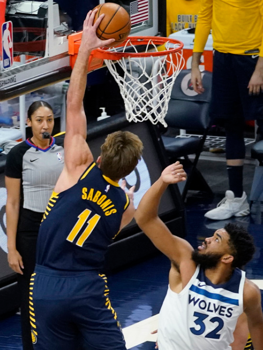 小萨大号三双唐斯空砍30+10 森林狼加时128-134憾负步行者 小萨大号三双唐斯空砍30+10 森林狼加时128-134憾负步行者