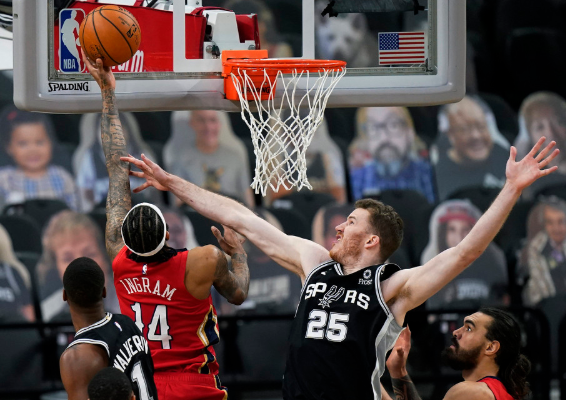 德罗赞复出砍32+11 英格拉姆29分 鹈鹕114-117惜败马刺 德罗赞复出砍32+11 英格拉姆29分 鹈鹕114-117惜败马刺