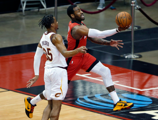 塞克斯顿39+8沃尔空砍32分 火箭90-101负骑士吞下12连败 塞克斯顿39+8沃尔空砍32分 火箭90-101负骑士吞下12连败