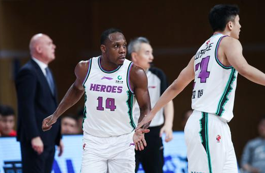 弗神伤退 上海88-98负山东 哈德森25分郭昊文22+5 弗神伤退 上海88-98负山东 哈德森25分郭昊文22+5