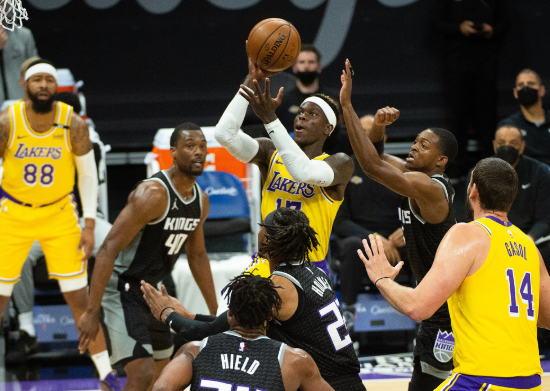 库兹马30分福克斯打15铁 湖人115-94轻取国王避免连败 库兹马30分福克斯打15铁 湖人115-94轻取国王避免连败