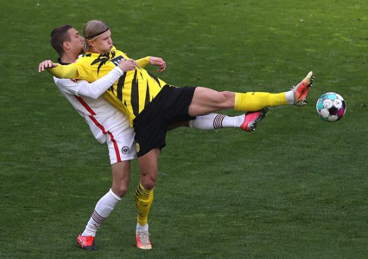 德甲-法兰克福2-1战胜多特蒙德 胡梅尔斯破门难救主A席绝杀 德甲-法兰克福2-1战胜多特蒙德 胡梅尔斯破门难救主A席绝杀