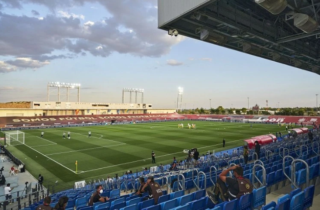 西甲-皇马VS巴萨前瞻:双雄生死局 梅西德比告别战? 西甲-皇马VS巴萨前瞻:双雄生死局 梅西德比告别战?