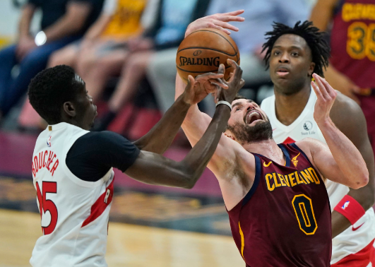 塞克斯顿29+5助小特伦特44分 猛龙135-115大胜骑士止两连败 塞克斯顿29+5助小特伦特44分 猛龙135-115大胜骑士止两连败