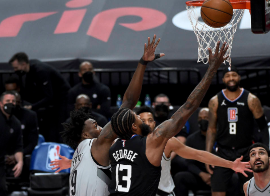 伦纳德缺阵乔治33+11 CJ绝杀未果 开拓者112-113憾负快船 伦纳德缺阵乔治33+11 CJ绝杀未果 开拓者112-113憾负快船