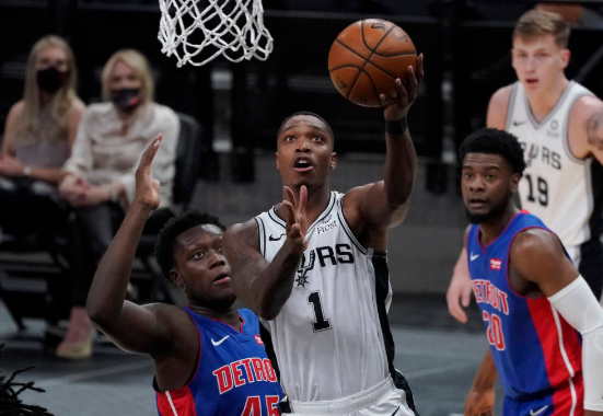 德罗赞休战怀特26+7+8 马刺106-91擒活塞终结主场5连败 德罗赞休战怀特26+7+8 马刺106-91擒活塞终结主场5连败