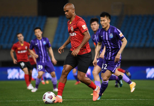 中超-亚泰3次中柱0-0闷平 津门虎收获赛季首分 中超-亚泰3次中柱0-0闷平 津门虎收获赛季首分