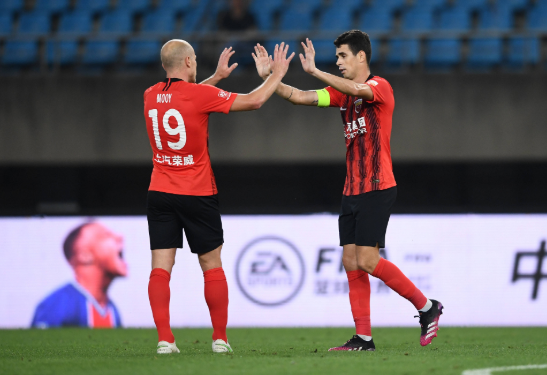 中超-海港3-0战胜大连人 奥斯卡梅开二度吕文君建功 中超-海港3-0战胜大连人 奥斯卡梅开二度吕文君建功