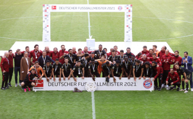 德甲大结局:拜仁以13分优势夺冠 莱万金靴破纪录 德甲大结局:拜仁以13分优势夺冠 莱万金靴破纪录