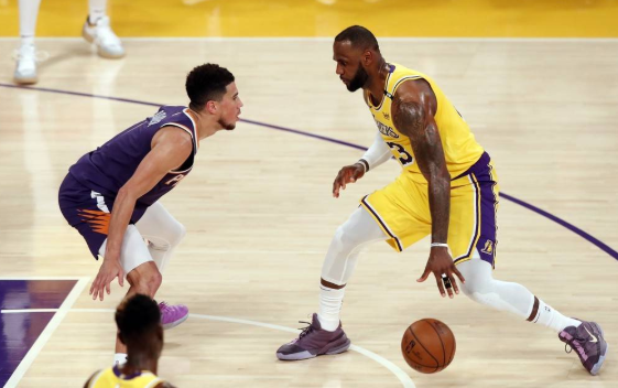 31日NBA前瞻:湖人欲打败太阳冲击3-1 篮网欲全力锁死塔图姆 31日NBA前瞻:湖人欲打败太阳冲击3-1 篮网欲全力锁死塔图姆