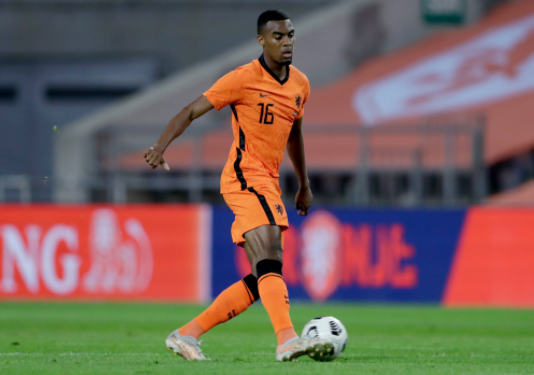 热身赛-荷兰2-2平苏格兰 德佩凌空斩+任意球绝平 热身赛-荷兰2-2平苏格兰 德佩凌空斩+任意球绝平