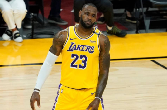 4日NBA前瞻:湖人对战太阳赢球或回家? 掘金盼淘汰开拓者晋级 4日NBA前瞻:湖人对战太阳赢球或回家? 掘金盼淘汰开拓者晋级