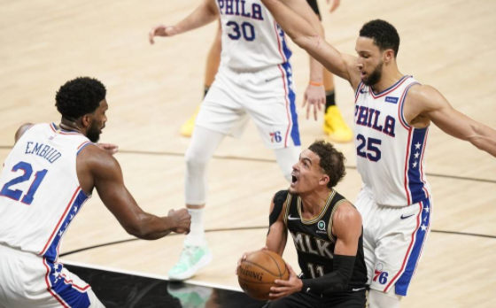 特雷-杨25+18大帝失关键上篮 老鹰103-100逆转76人总分2-2 特雷-杨25+18大帝失关键上篮 老鹰103-100逆转76人总分2-2