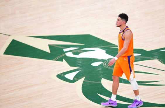 15日NBA总决赛G4纪录:米神布克互飙历史罕见 艾顿篮板比肩邓肯 15日NBA总决赛G4纪录:米神布克互飙历史罕见 艾顿篮板比肩邓肯